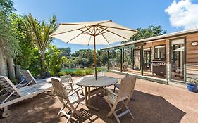 Beachfront Enclosure Bay - Waiheke Unlimited